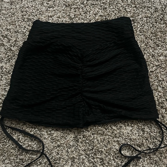 Work out shorts - Picture 2 of 2